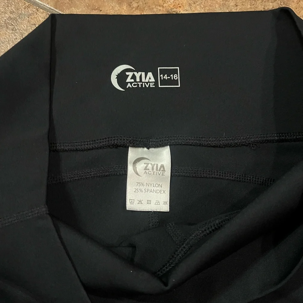 Zyia Crop Leggings in Black Size 14-16 - Picture 5 of 7